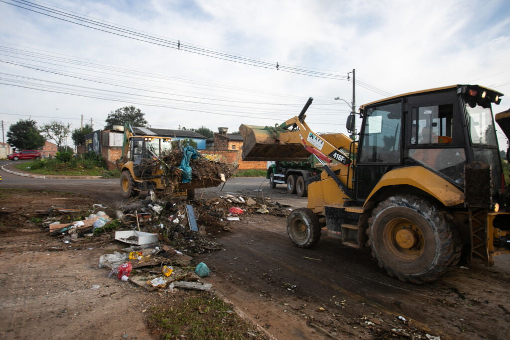 Operação de limpeza recolhe mais de 2 1 mil toneladas de lixo em Canoas