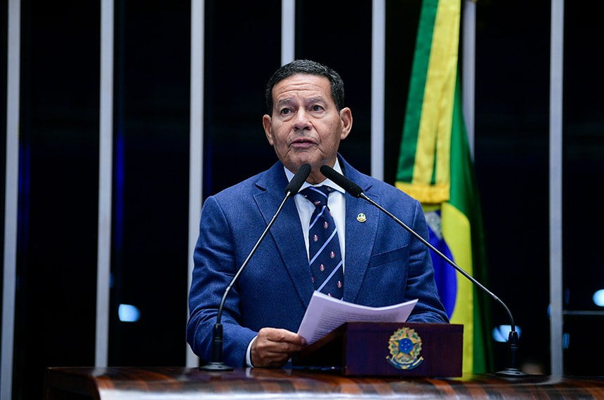 Ex presidente e atual Senador Hamilton Mourão palestra em Canoas na