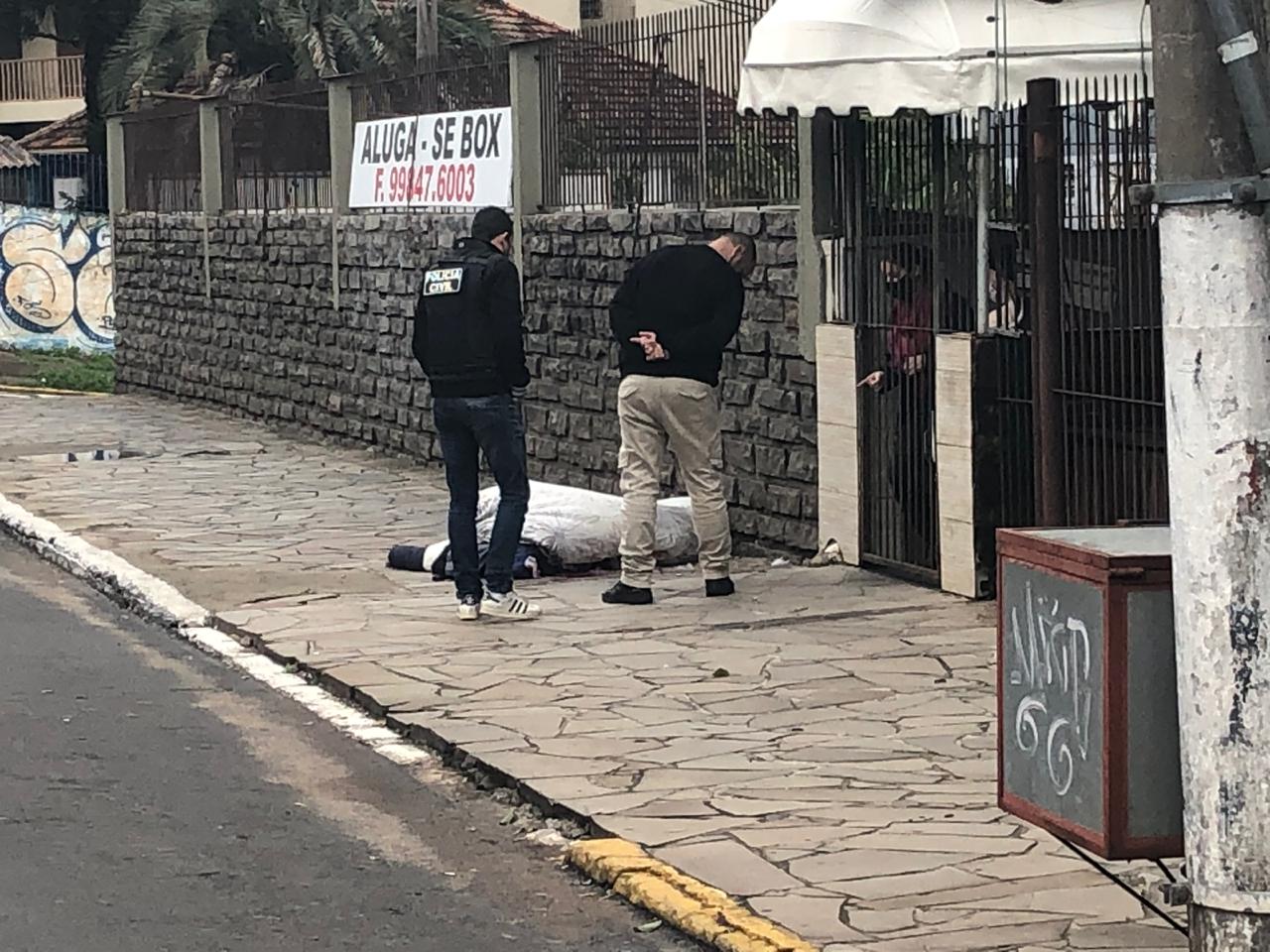 Identificado homem morto a tiros na Santos Ferreira, em