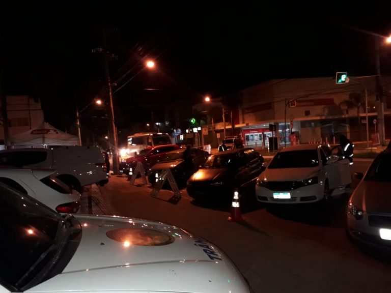 Blitz na Boqueirão, em Canoas, aborda mais de 100 carros