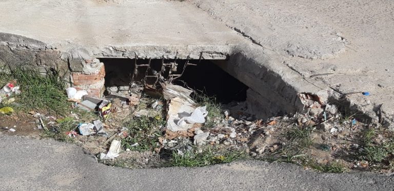 Mãe mata bebê recém-nascido e pai coloca corpo no bueiro