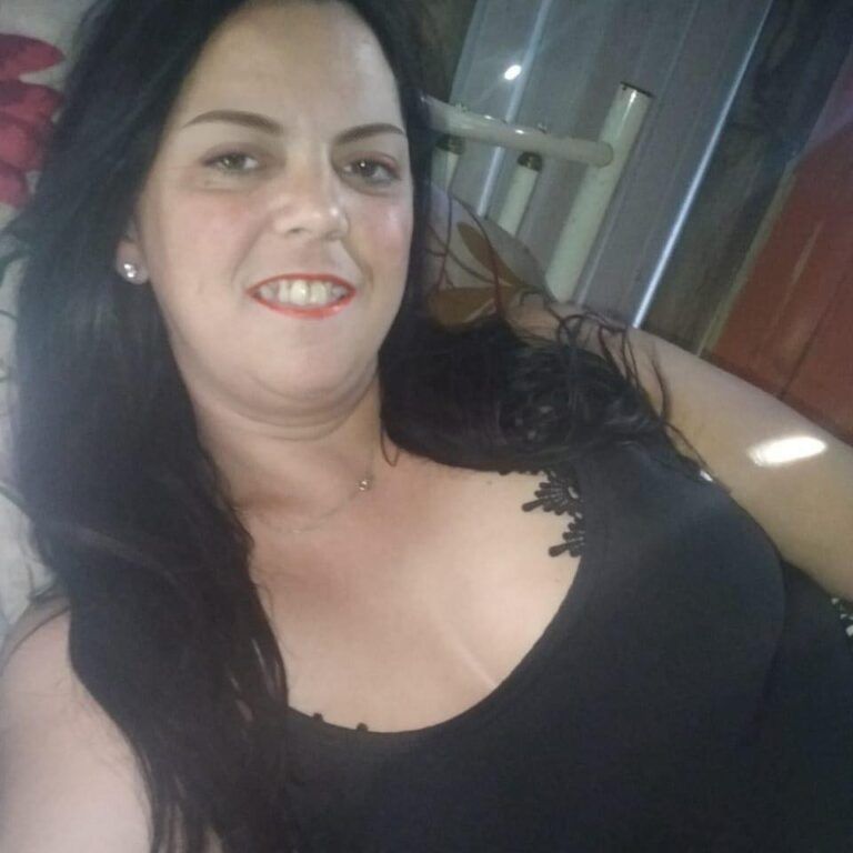 Mulher é morta a facadas pelo ex-marido na frente da filha adolescente em Sapucaia do Sul
