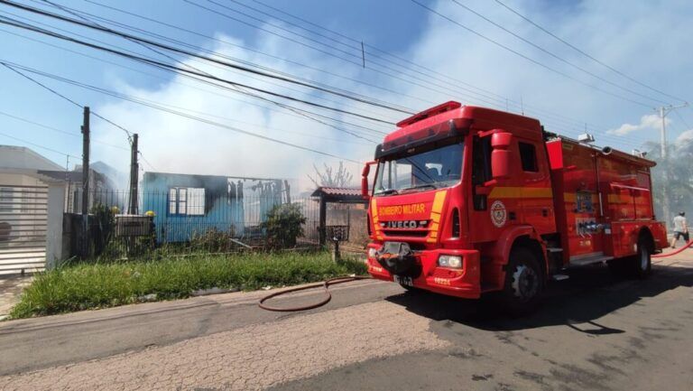 Incêndio destrói residência em Canoas
