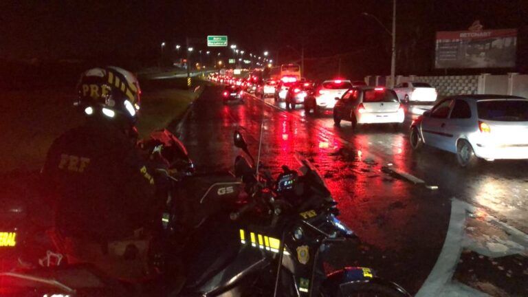 FREEWAY | Engavetamento de 7 veículos deixa mais de dez pessoas feridas