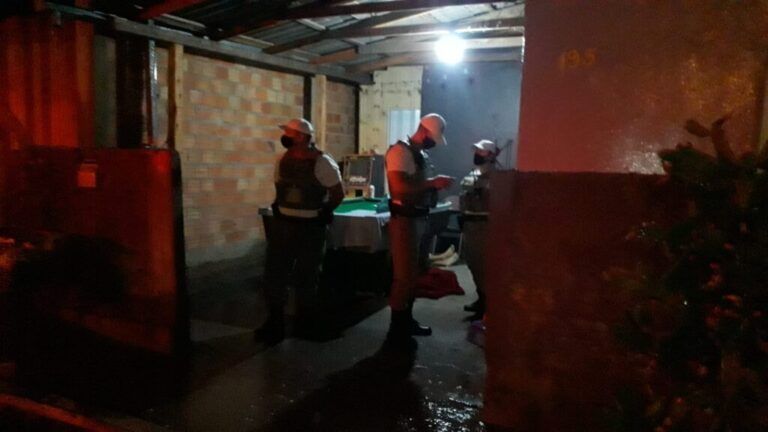 URGENTE CANOAS | Dois homens são mortos a tiros dentro de bar