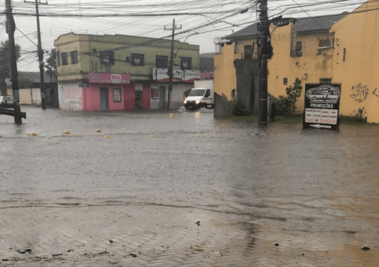 DE BAIXO D’ÁGUA | Canoas registra diversos pontos de alagamento após forte temporal