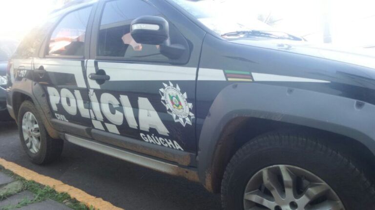 Adolescente fica com faca cravada na cabeça