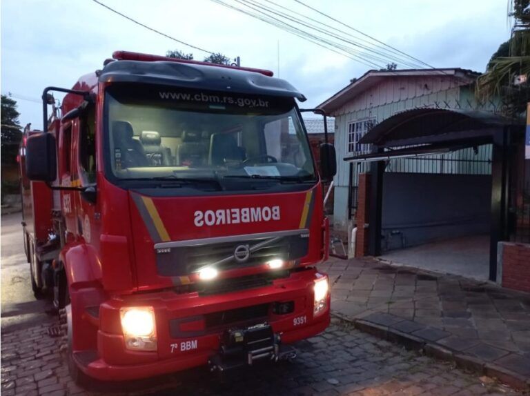 Após brigar com namorado, mulher coloca fogo na casa