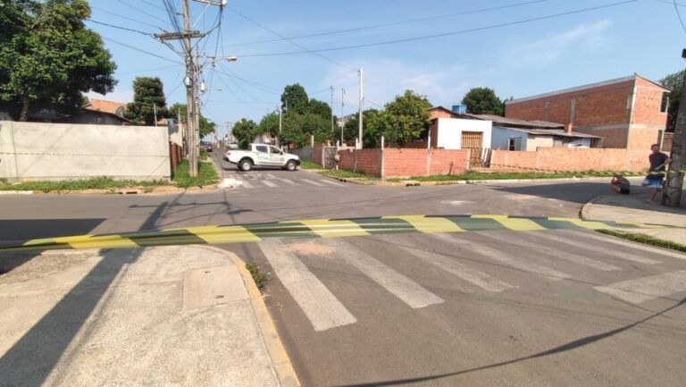 URGENTE CANOAS | Homem é morto com mais de 10 tiros no meio da rua