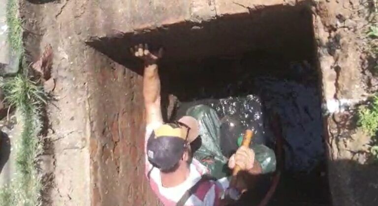 ALAGAMENTOS EM CANOAS | Prefeitura encontra rede de esgoto fechada com cimento e pedras