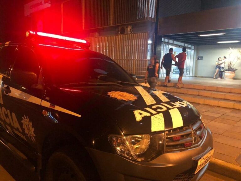 Mulher está internada em Canoas após levar facada no rosto