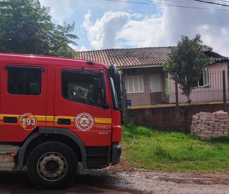 Mãe tenta matar filhos queimados dentro de casa, mas acaba morrendo