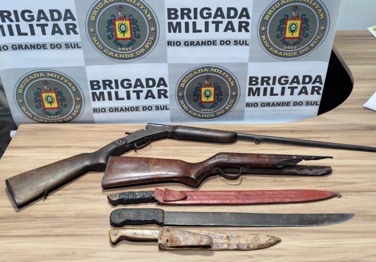 Homem mantinha esposa e filhos em cárcere privado e os ameaçava com armas e facões