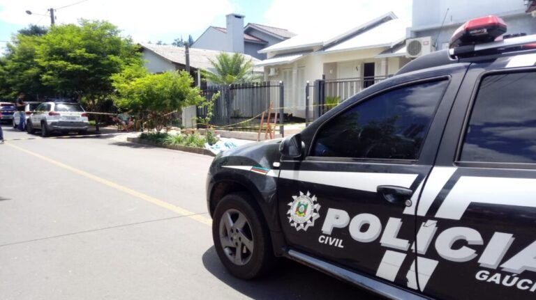 Homem é morto a tiros enquanto pintava portão de casa