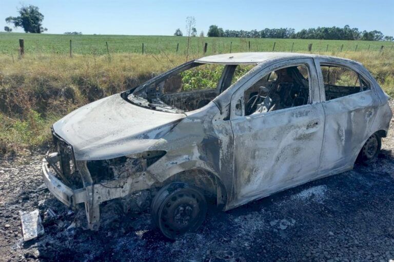 Carro de homem desaparecido é encontrado queimado com corpo dentro