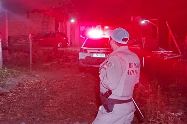 Homem mata irmão a facadas