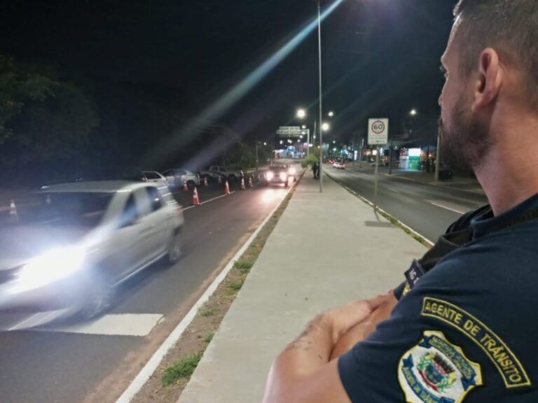 Dois motoristas são presos bêbados na Balada Segura
