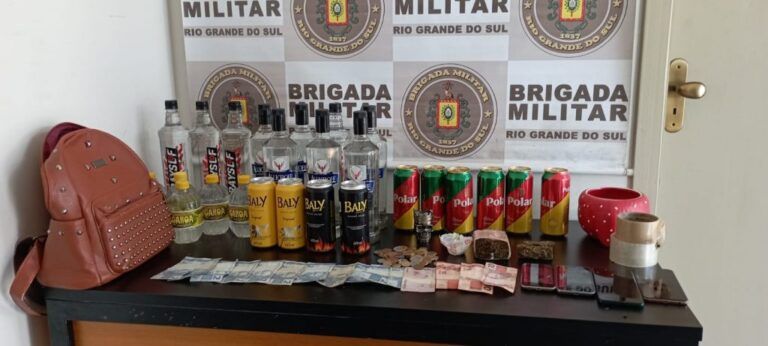 FESTA DO CARNAVAL | BM flagra homem jogando drogas e bebidas para dentro de presídio