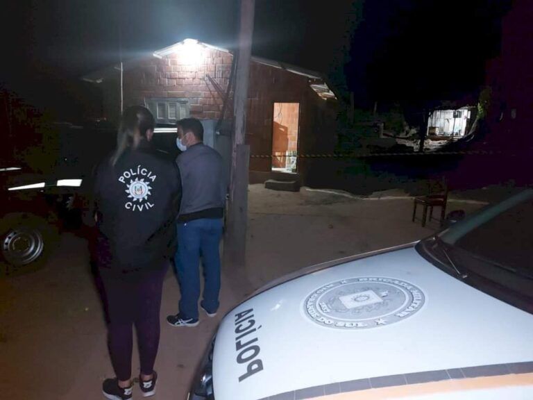 NO SOFÁ | Adolescente de 13 anos é morta com tiro na cabeça