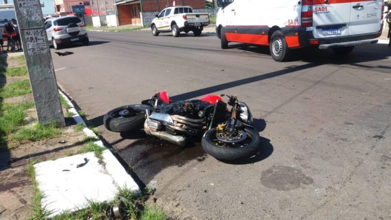 URGENTE CANOAS | Adolescente morre após colisão entre carro e motocicleta