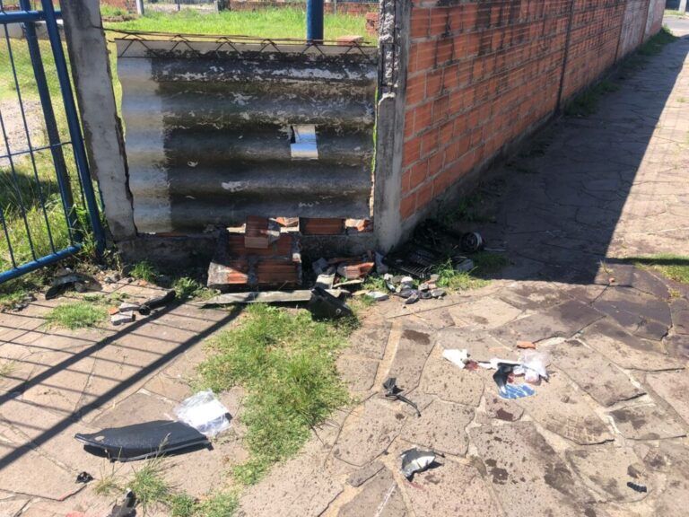 AGORA CANOAS | Testemunhas dizem que adolescente dirigia motocicleta em alta velocidade