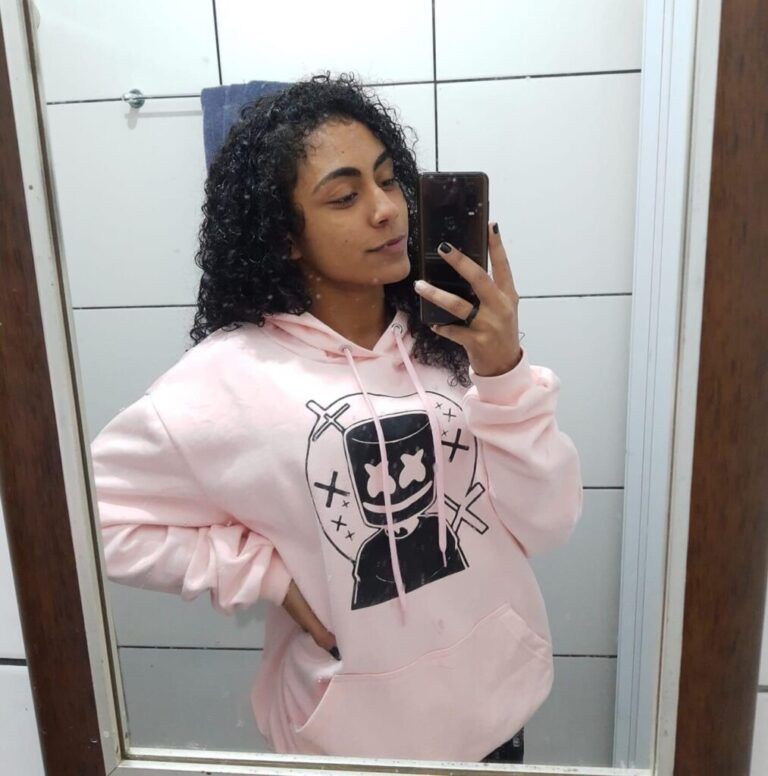 Homem mata ex-namorada de 18 anos a tiros e morre em acidente de trânsito