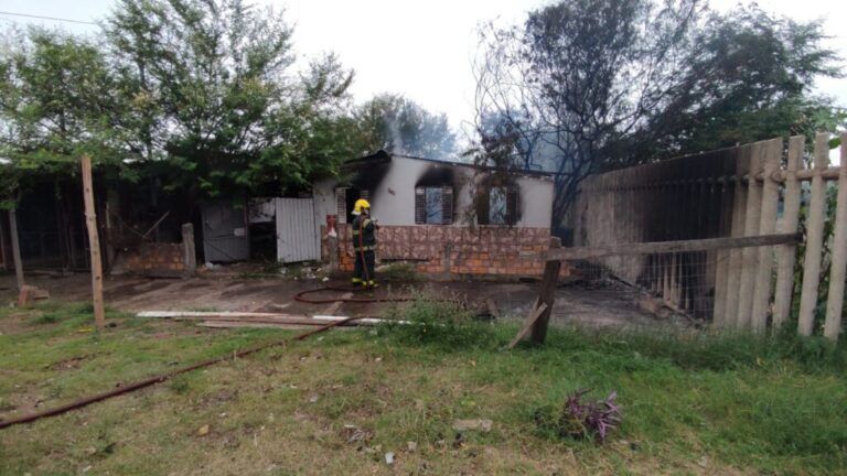 Em menos de 24 horas, duas casas são destruídas por incêndios em Canoas