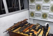 Casal é preso no Centro de Nova Santa Rita com fuzil e outras armas