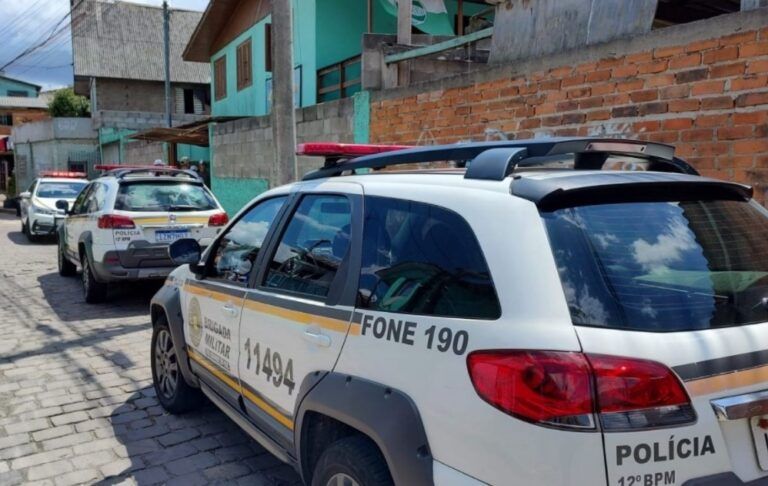 Homem é morto a tiros e jovem é baleado nas nádegas
