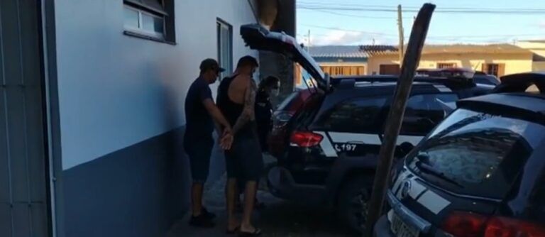 INACREDITÁVEL | Mulher é presa por matar o próprio pai