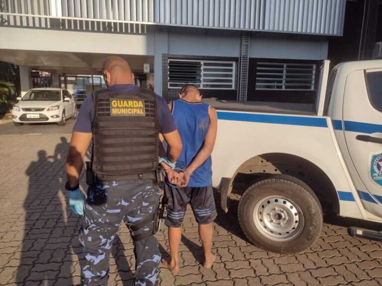 Criminoso é preso roubando fios em Canoas