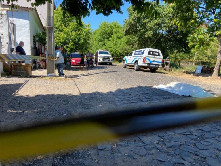 Homem mata tio, confessa crime e é liberado pela polícia