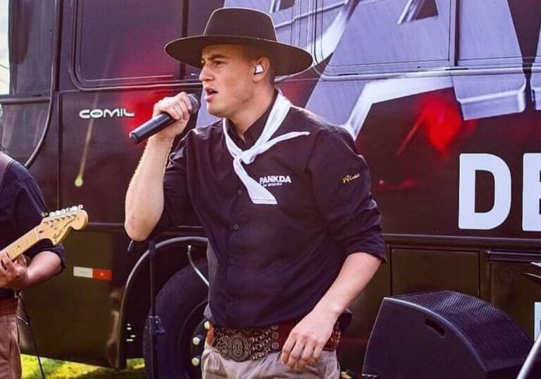 Músico morre após levar choque na guitarra