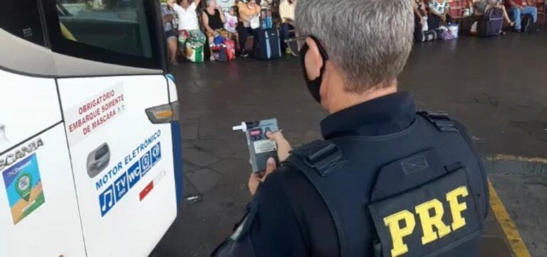 Motorista de ônibus que ia para o Litoral é flagrado bêbado minutos antes da viagem