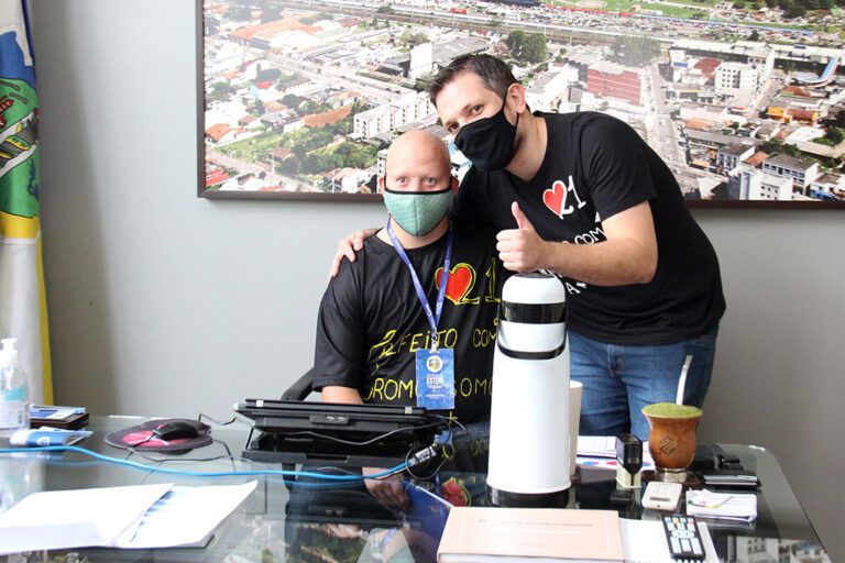 Prefeito com um “Cromossomo a Mais” toma posse em Esteio