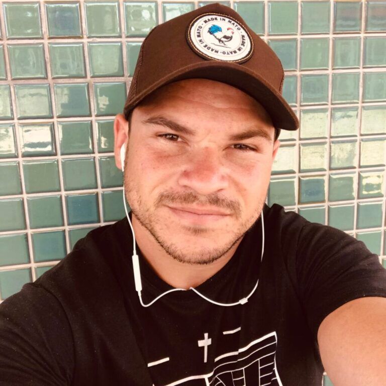 Motoboy morre após carro arrastar corpo e motorista fugir do local