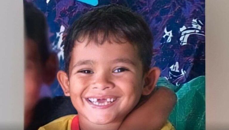 Criança de 5 anos é espancada por “amiguinhos” enquanto brincava na rua