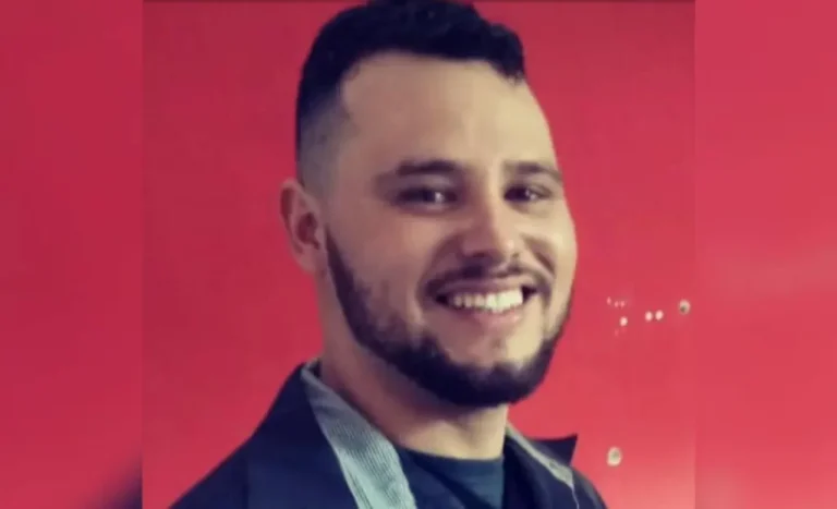 Homem é morto a tiros na frente de bar