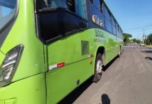 Moto vai parar embaixo de ônibus da Sogal após colisão em Canoas