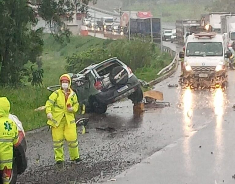 Mais um motorista morre após colisão entre carro e caminhão na BR-386