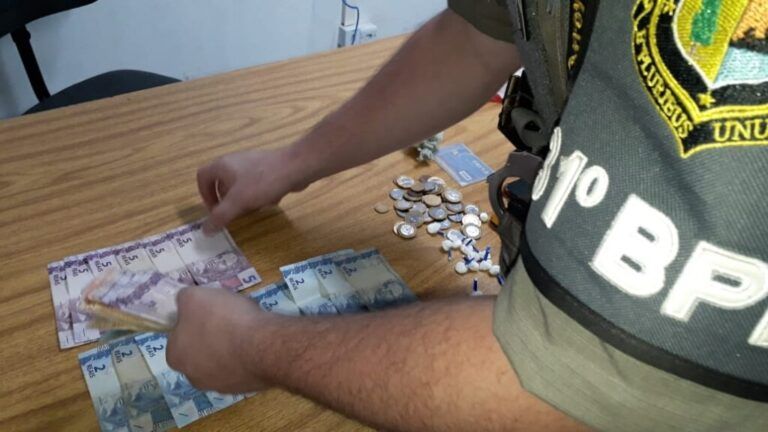 DE CANOAS | Motorista de aplicativo é preso fazendo corrida para traficante