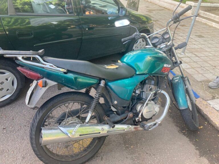 EM CANOAS | Fiscalização apreende motocicleta com mais de R$ 108 mil em dívidas