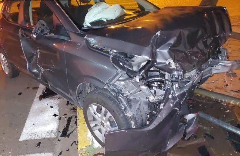 DEU RUIM EM CANOAS | Com carro roubado, 3 criminosos vão para a cadeia após provocar acidente