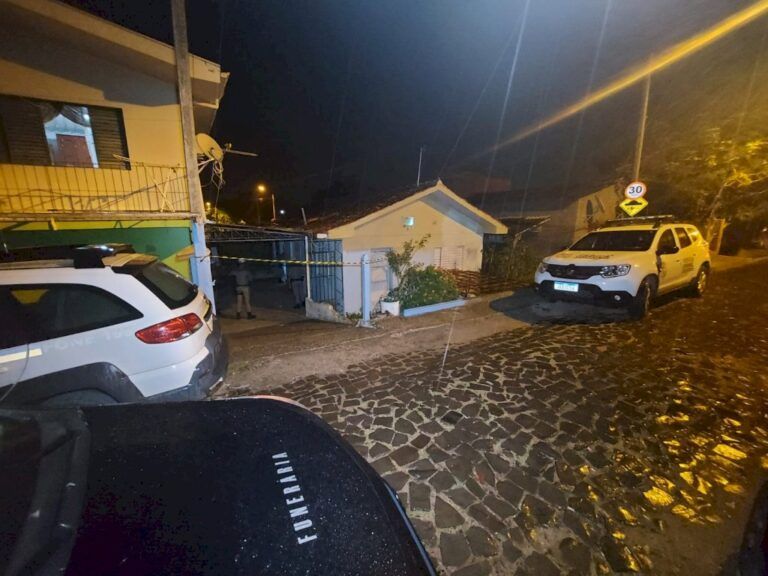 Criminosos invadem casa e matam homem a tiros