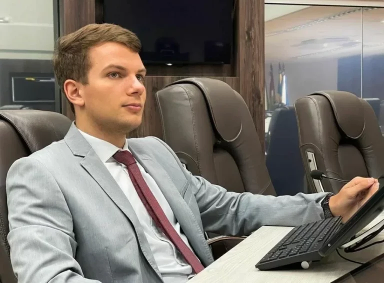 Vereador sugere que ‘pessoas feias’ usem máscaras