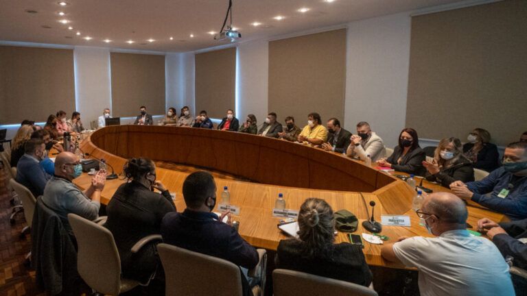 Prefeito em exercício comanda reuniões diárias para continuar gestão após afastamento de Jairo Jorge em Canoas