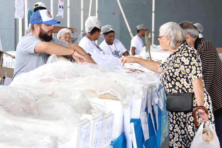EM ESTEIO | Feira do Peixe conta com shows, food trucks e praça de alimentação