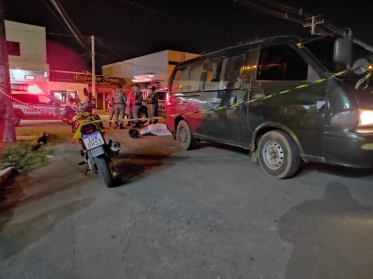 Motociclista morre após colisão com van em Canoas