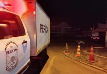 Testemunhas dizem que van passou por cima de motociclista morto em Canoas