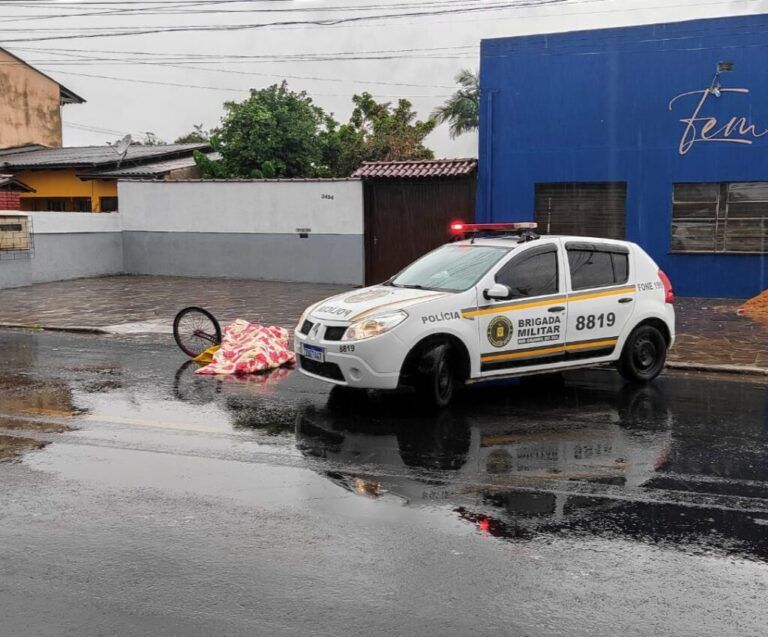 URGENTE CANOAS | Ciclista morre após ser atropelado por ônibus